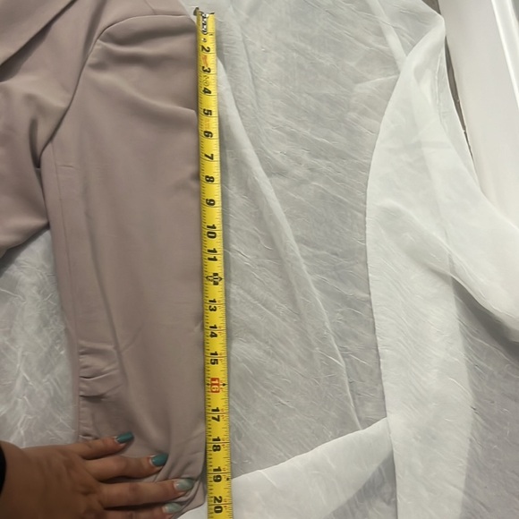 Large andrey 3+1 tan blazer - Picture 10 of 10